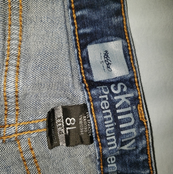 Mossimo Skinny Jeans - Picture 1 of 2